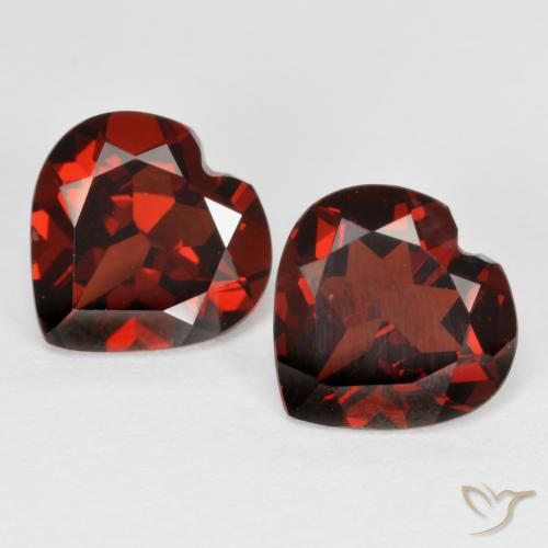 3,82 ct Pyrop-Granat im Herzschliff, 8 x 7,9 mm aus Mosambik, Photo A