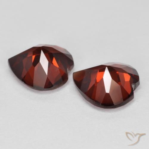 Pyrope Garnet Gemstones in 8 x 8 mm (calibrated) Size for Sale, Pyrope Garnet Stones in Deep Red Color