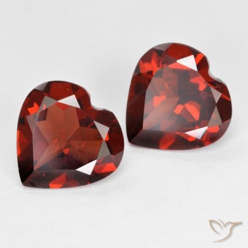 8 x 7,9mm Herz Pyrop-Granat-Paar - Gewicht 3,65 ct gesamt / durchschnittl. 1,83 ct, Garantiert natürliche Edelsteine, Sangria Rot Farbe in VS Reinheit, Mohs-Härte 6,5 - 7,5 Geeignet für den täglichen Gebrauch im Schmuck, Photo A