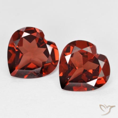 3,66 ct Pyrop-Granat im Herzschliff, 8,2 x 8 mm aus Mosambik, Photo A