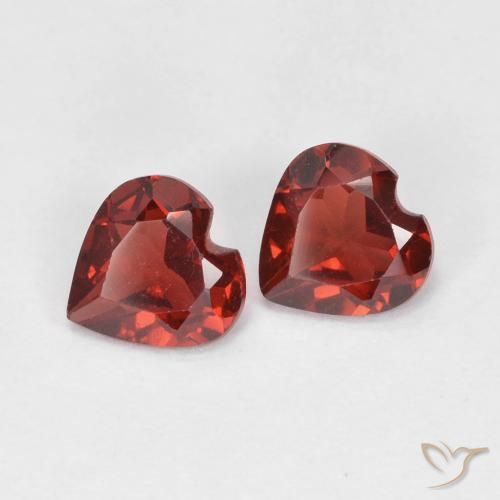 0,99 ct Pyrop-Granat im Herzschliff, 5 x 5 mm aus Mosambik, Photo A