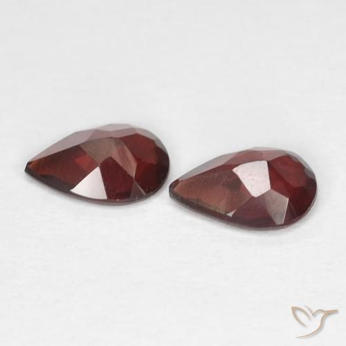 Pyrope Garnet Gemstones in 6.9 x 4.8 mm Size for Sale, Pyrope Garnet Stones in Deep Blood Red Color