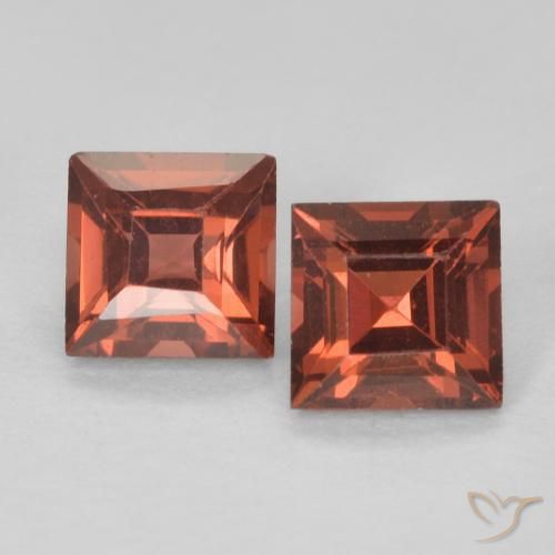 2 Stück/Paar Quadrat Pyrop-Granat in Größe 4,1 x 4,1mm, Gewicht 0,88 ct gesamt / durchschnittl. 0,44 ct, Hellrot in VVS-VS Reinheit, Garantiert natürliche Edelsteine, Mohs-Härte 6,5 - 7,5 Geeignet für den täglichen Gebrauch im Schmuck, Photo A