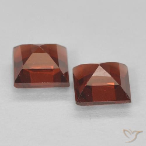 Pyrope Garnet Gemstones in 4 x 4 mm (calibrated) Size for Sale, Pyrope Garnet Stones in Currant Red Color