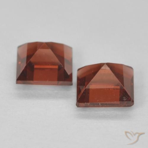 Pyrope Garnet Gemstones in 4 x 4 mm (calibrated) Size for Sale, Pyrope Garnet Stones in Medium Red Color