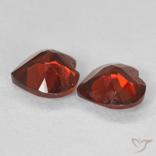 Pyrope Garnet Gemstones in 5 x 5 mm (calibrated) Size for Sale, Pyrope Garnet Stones in Medium Red Color