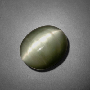 7.45 ct Green Quartz Cat's Eye Gemstone, Quartz Cat's Eye Gem in Oval Cabochon Shape for Sale.