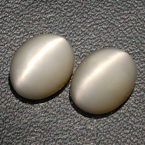 6.62 ct Cream Quartz Cat's Eye Gemstone, Quartz Cat's Eye Gem in Oval Cabochon Shape for Sale.