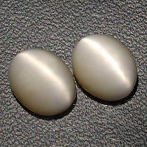 6.62 ct Cream Quartz Cat's Eye Stone, Natural Quartz Cat's Eye in Oval Cabochon Shape for Sale