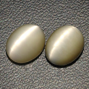 6.53 ct Cream Quartz Cat's Eye Stone, Natural Quartz Cat's Eye in Oval Cabochon Shape for Sale