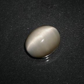 3.06 ct Cream Quartz Cat's Eye Gemstone, Quartz Cat's Eye Gem in Oval Cabochon Shape for Sale.
