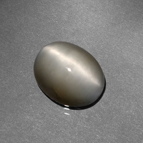 3.23 ct Cream Quartz Cat's Eye Gemstone, Quartz Cat's Eye Gem in Oval Cabochon Shape for Sale.