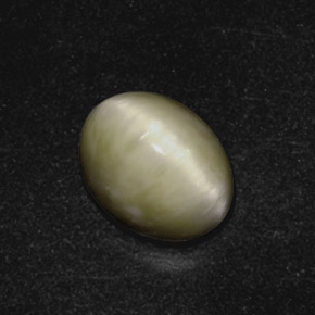 3.44 ct Green Quartz Cat's Eye Gemstone, Quartz Cat's Eye Gem in Oval Cabochon Shape for Sale.
