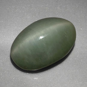 4.77 ct Green Quartz Cat's Eye Stone, Natural Quartz Cat's Eye in Oval Cabochon Shape for Sale