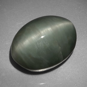 8.45 ct Green Quartz Cat's Eye Stone, Natural Quartz Cat's Eye in Oval Cabochon Shape for Sale