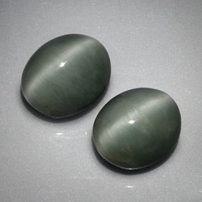 9.23 ct Green Quartz Cat's Eye Stone, Natural Quartz Cat's Eye in Oval Cabochon Shape for Sale