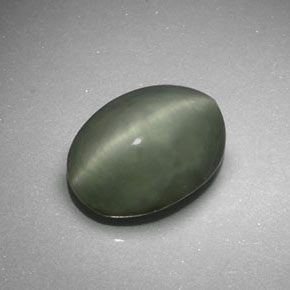 6.41 ct Green Quartz Cat's Eye Stone, Natural Quartz Cat's Eye in Oval Cabochon Shape for Sale