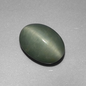 4.48 ct Green Quartz Cat's Eye Gemstone, Quartz Cat's Eye Gem in Oval Cabochon Shape for Sale.