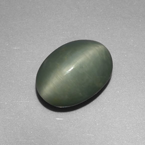 4.48 ct Green Quartz Cat's Eye Stone, Natural Quartz Cat's Eye in Oval Cabochon Shape for Sale