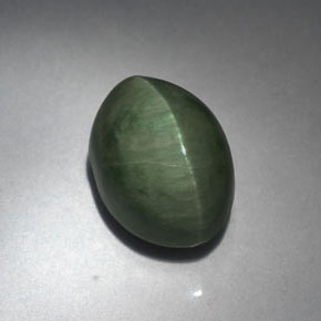 5.53 ct Green Quartz Cat's Eye Stone, Natural Quartz Cat's Eye in Oval Cabochon Shape for Sale