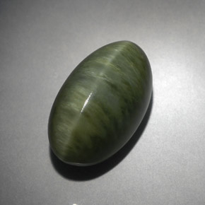 7.10 ct Green Quartz Cat's Eye Gemstone, Quartz Cat's Eye Gem in Oval Cabochon Shape for Sale.