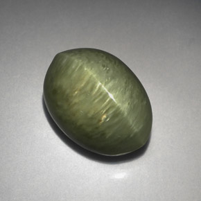 5.77 ct Green Quartz Cat's Eye Stone, Natural Quartz Cat's Eye in Oval Cabochon Shape for Sale