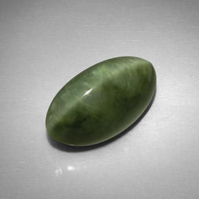 4.90 ct Green Quartz Cat's Eye Stone, Natural Quartz Cat's Eye in Oval Cabochon Shape for Sale