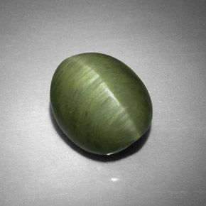 6.94 ct Green Quartz Cat's Eye Stone, Natural Quartz Cat's Eye in Oval Cabochon Shape for Sale