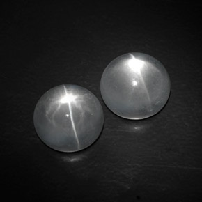8.51 ct White Quartz Cat's Eye Stone, Natural Quartz Cat's Eye in Round Cabochon Shape for Sale