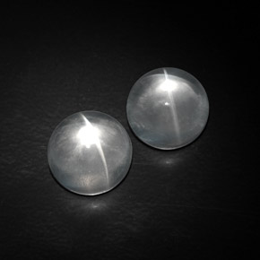 9.97 ct White Quartz Cat's Eye Gemstone, Quartz Cat's Eye Gem in Round Cabochon Shape for Sale.