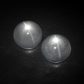 8.46 ct White Quartz Cat's Eye Gemstone, Quartz Cat's Eye Gem in Round Cabochon Shape for Sale.