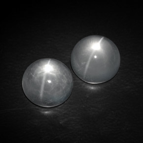 8.46 ct White Quartz Cat's Eye Stone, Natural Quartz Cat's Eye in Round Cabochon Shape for Sale