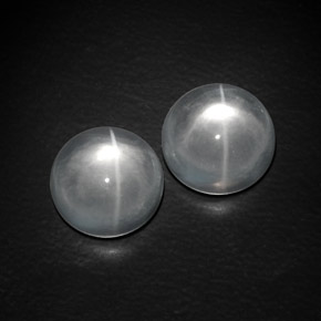 9.41 ct White Quartz Cat's Eye Gemstone, Quartz Cat's Eye Gem in Round Cabochon Shape for Sale.