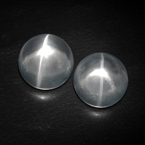 13.64 ct White Quartz Cat's Eye Stone, Natural Quartz Cat's Eye in Round Cabochon Shape for Sale