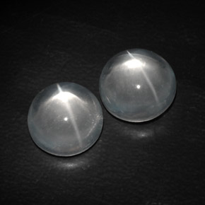 10.97 ct White Quartz Cat's Eye Gemstone, Quartz Cat's Eye Gem in Round Cabochon Shape for Sale.