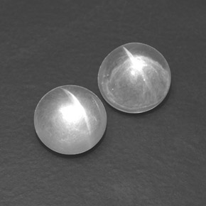 7.49 ct White Quartz Cat's Eye Gemstone, Quartz Cat's Eye Gem in Round Cabochon Shape for Sale.