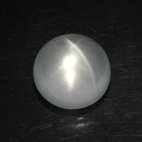 8.59 ct White Quartz Cat's Eye Gemstone, Quartz Cat's Eye Gem in Round Cabochon Shape for Sale.