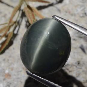 6.15 ct Green Quartz Cat's Eye Stone, Natural Quartz Cat's Eye in Oval Cabochon Shape for Sale
