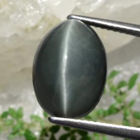 9.47 ct Green Quartz Cat's Eye Gemstone, Quartz Cat's Eye Gem in Oval Cabochon Shape for Sale.