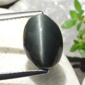 5.06 ct Green Quartz Cat's Eye Gemstone, Quartz Cat's Eye Gem in Oval Cabochon Shape for Sale.