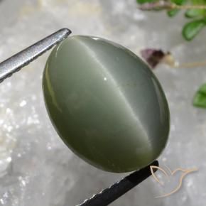 6.37 ct Green Quartz Cat's Eye Stone, Natural Quartz Cat's Eye in Oval Cabochon Shape for Sale