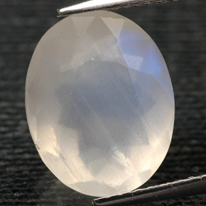 4.87 ct White Rainbow Moonstone Gemstone, Rainbow Moonstone Gem in Oval Facet Shape for Sale.