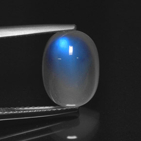 5.09 ct White Rainbow Moonstone Gemstone, Rainbow Moonstone Gem in Oval Cabochon Shape for Sale.