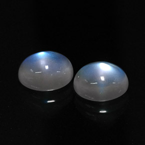 4.19 ct White Rainbow Moonstone Gemstone, Rainbow Moonstone Gem in Oval Cabochon Shape for Sale.