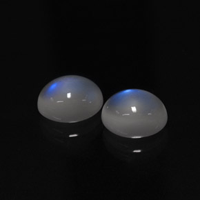 4.51 ct White Rainbow Moonstone Gemstone, Rainbow Moonstone Gem in Oval Cabochon Shape for Sale.
