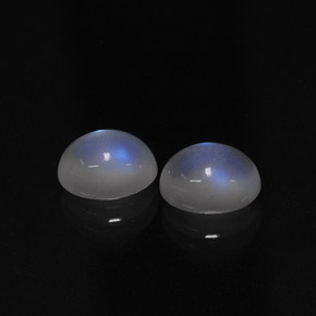 2.92 ct White Rainbow Moonstone Gemstone, Rainbow Moonstone Gem in Oval Cabochon Shape for Sale.