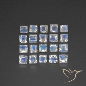 Lot de 20pc Pierre de Lune Arc en Ciels Blanc bleuâtre Carré de l'Inde - Poids total 3,33 ct / moy. 0,17 ct chaque, taille 3 x 3mm, couleur : Blanc bleuâtre, dureté de Mohs 6 à 6.5, Photo A