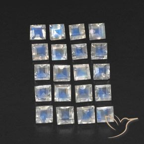Lot de 20pc Pierre de Lune Arc en Ciels Blanc Carré de l'Inde - Taille 3,2 x 3,2mm, poids total 3,7 ct / moyenne 0,19 ct chaque, couleur : Blanc bleuâtre, dureté de Mohs 6 à 6.5, Photo A