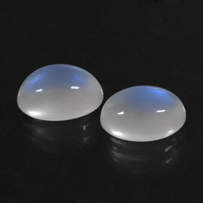 4.63 ct White Rainbow Moonstone Gemstone, Rainbow Moonstone Gem in Oval Cabochon Shape for Sale.