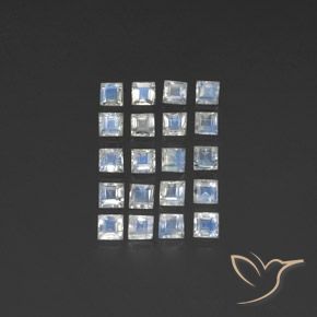 Lot de 20pc Pierre de Lune Arc en Ciels Blanc bleuâtre Carré de l'Inde - Poids total 2,42 ct / moy. 0,12 ct chaque, taille 2,9 x 2,9mm, couleur : Blanc bleuâtre, dureté de Mohs 6 à 6.5, Photo A